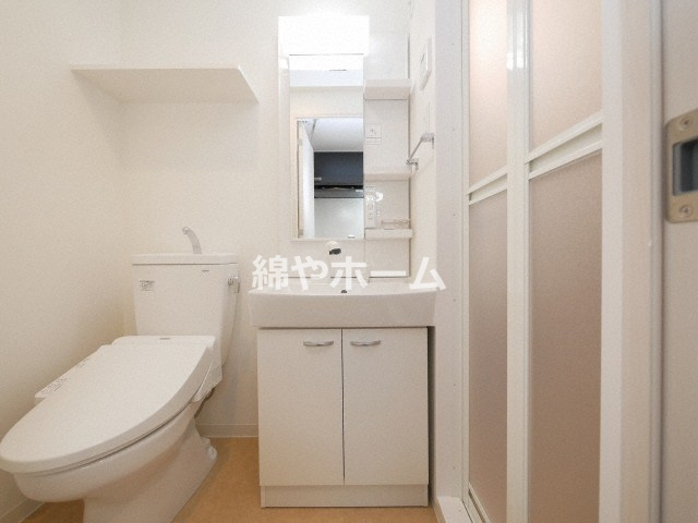 アドバンス大阪イーストの独立洗面台|独立洗面化粧台が付いています