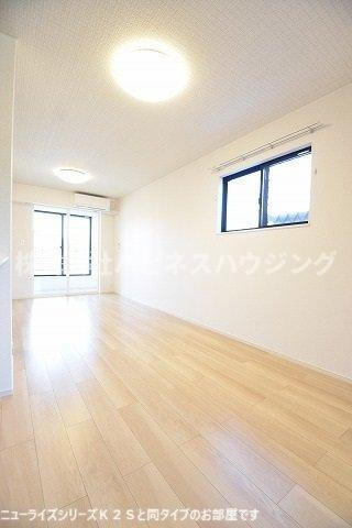 エスタブレＡの居間・リビング