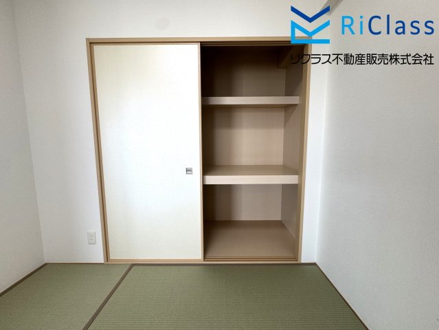 ルネ神戸星陵台の和室|和室押入れです