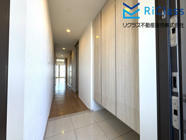 ルネ神戸星陵台の玄関|明るい玄関です