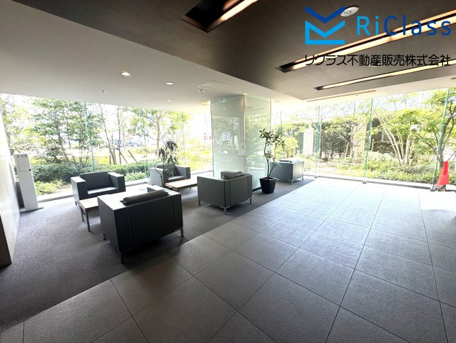 ルネ神戸星陵台のロビー|ロビーで休憩できます