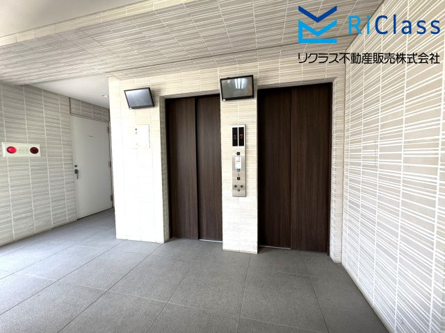 ルネ神戸星陵台のエントランス|エレベーター２基ございます