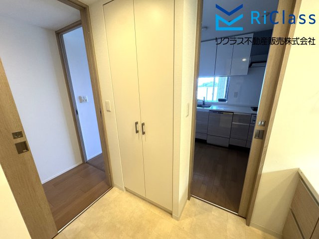 ルネ神戸星陵台の洗面所|洗面室からキッチンに直接入れます