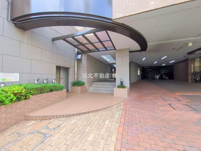 朝日シティパリオ高井戸のエントランス