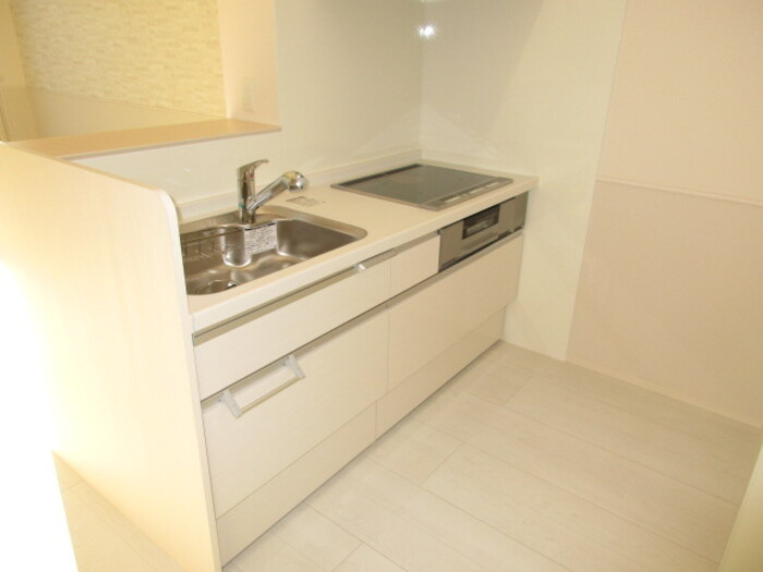 ユーミーのキッチン|対面式システムキッチン(3口IH,ｸﾞﾘﾙ付)