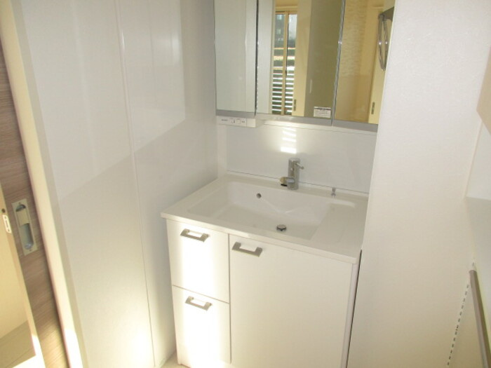 ユーミーの独立洗面台|洗髪洗面化粧台(三面鏡)