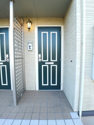 【玄関】 | セジュール モト Ｃ | 玄関前