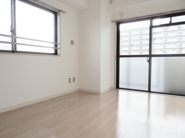 王子ハイツの寝室|２面採光の角部屋！