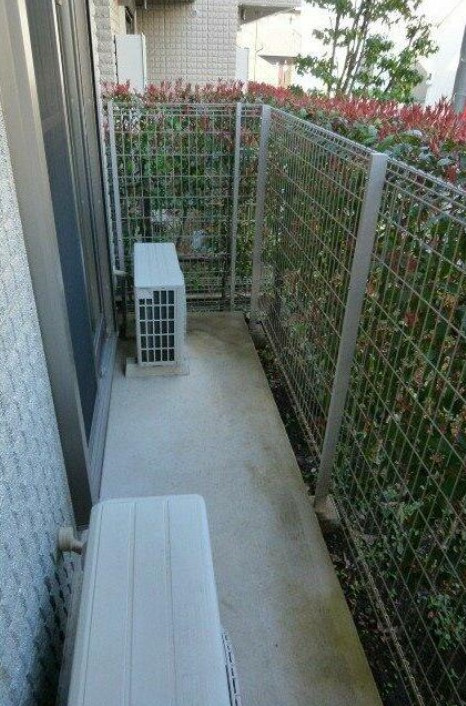 新座市野火止７丁目の賃貸マンションのバルコニー