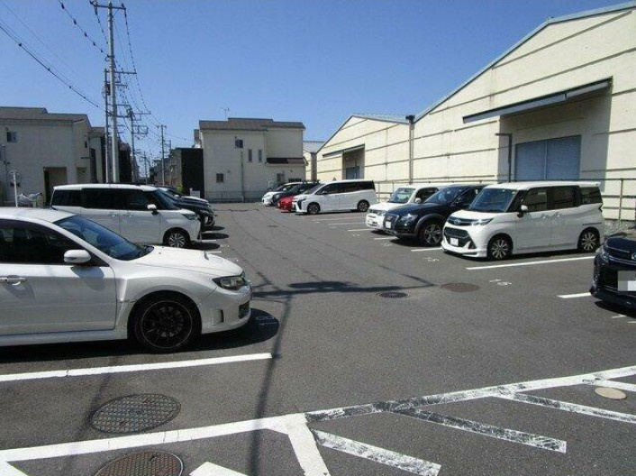 新座市野火止７丁目の賃貸マンションの駐車場
