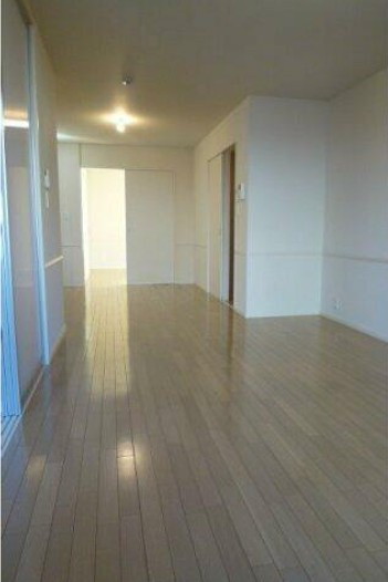 新座市野火止７丁目の賃貸マンションの居間・リビング