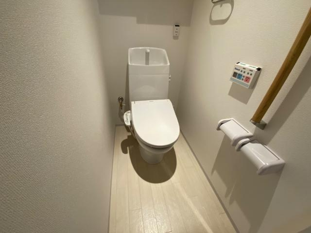 メゾンさくら緑井のトイレ|シャワー付トイレ