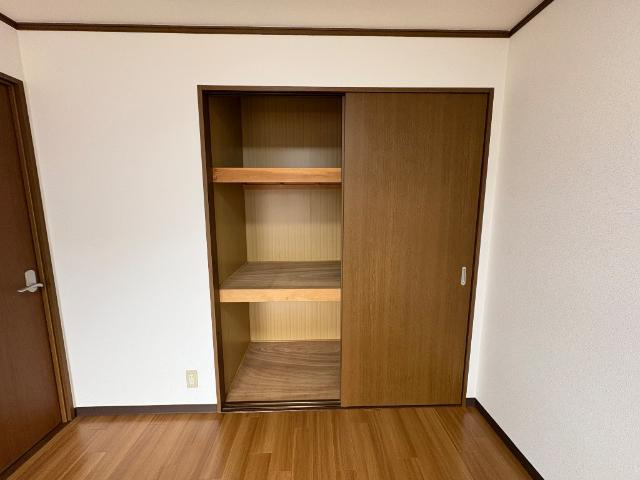 ロイヤルタムラさくら館の収納|南側洋室収納（イメージ）