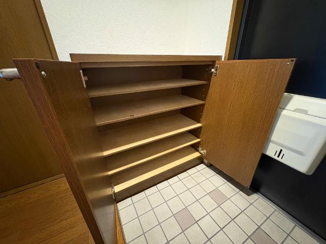 ロイヤルタムラさくら館の玄関|下駄箱（イメージ）