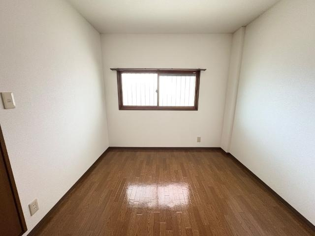 ロイヤルタムラさくら館の内装|北側洋室（イメージ）