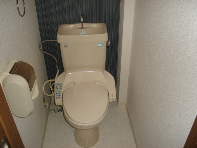 エスポワール祇園A・Bのトイレ|シャワー付トイレ