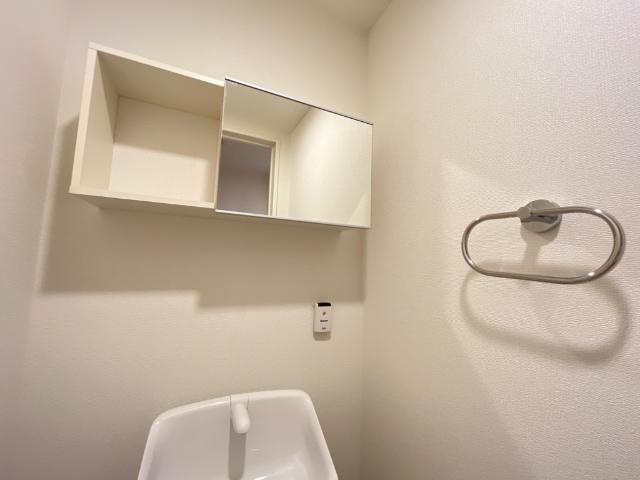 クレール比治山のトイレ|ミラーキャビネット