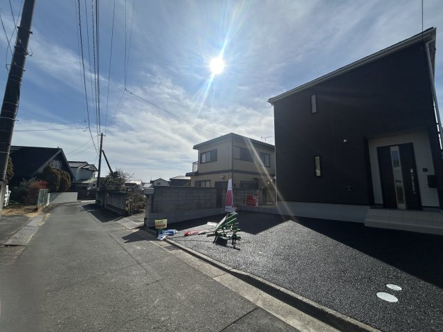 新築　前橋市関根町第３　クレイドルガーデン　1号棟の前面道路含む現地写真|現地写真　北東側接道幅員約4ｍ