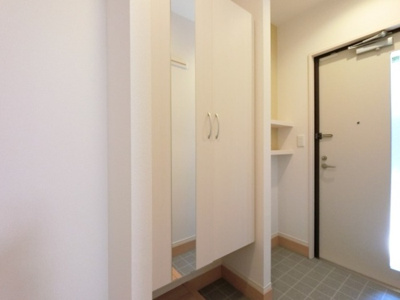 【玄関】 | 大和 Ⅲ | 玄関・鏡付きシューズボックスと収納棚