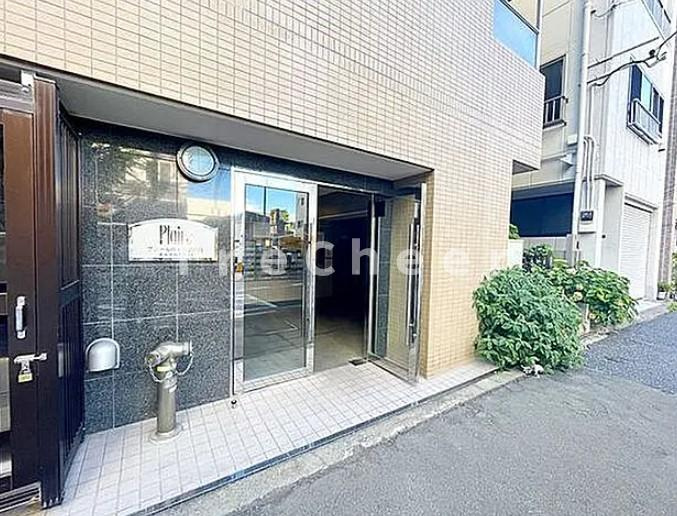 プレール市ヶ谷納戸町のエントランス