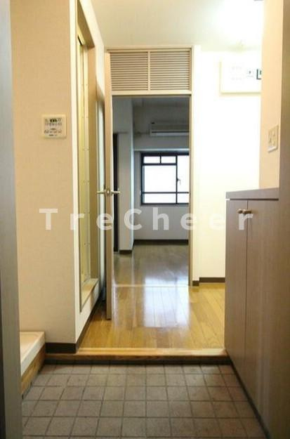 プレール市ヶ谷納戸町の玄関