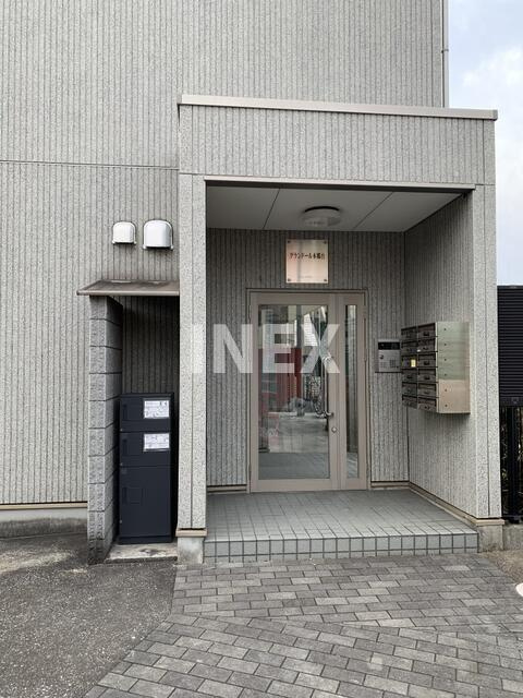 横浜市栄区桂町のアパートのエントランス