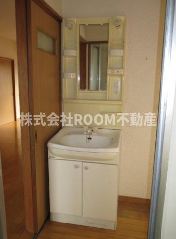 長倉貸家の洗面所