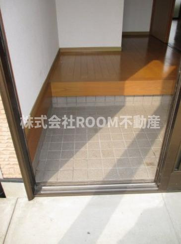 長倉貸家の玄関