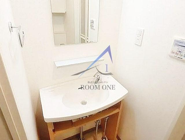 南大塚パレスの洗面所|独立洗面台です。