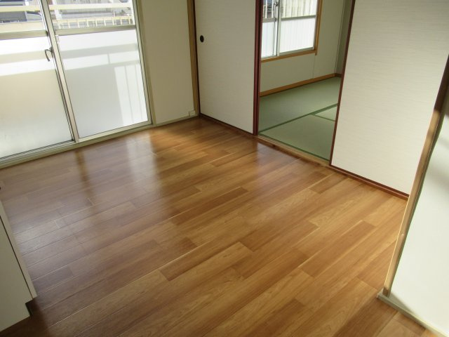 兵庫県公社　伊丹鴻池　２B号棟の居間・リビング|こちらの居間で趣味の時間をお楽しみください