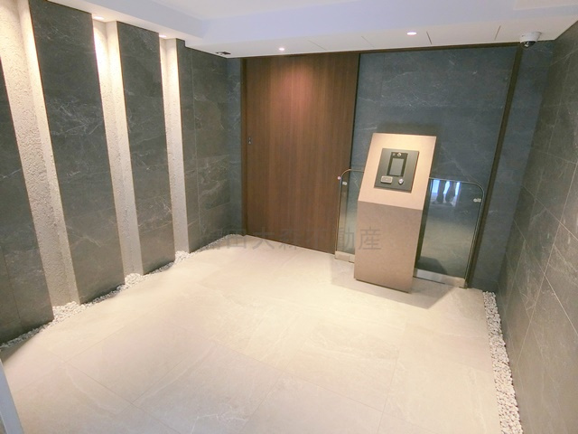 スタイリオ池上SOUTHのエントランス|防犯カメラTVモニター付オートロック宅配BOXメールBOX管理人室