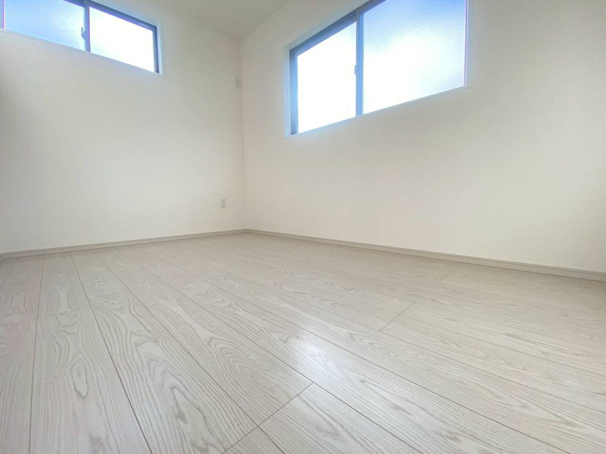 島本町広瀬二丁目2期２号地の洋室|洋室D（約5.3帖）。二面採光につき、通風採光良好です。