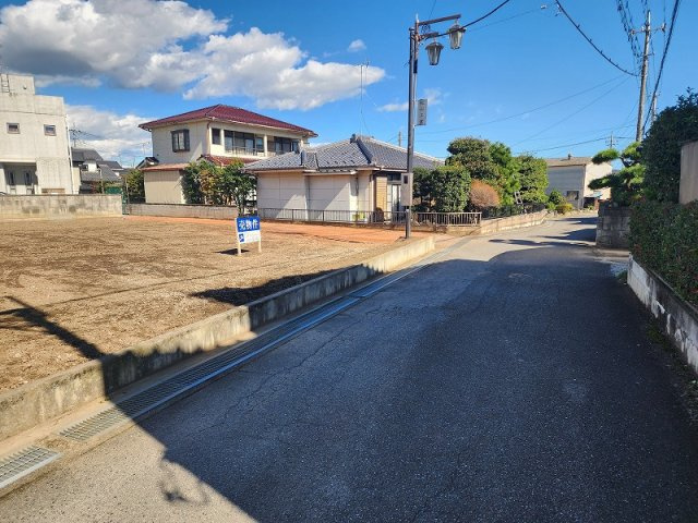 高崎市藤塚町売土地の前面道路含む現地写真