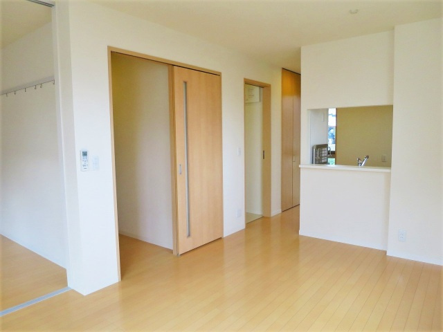 IKメゾン（Ｂ）の居間・リビング