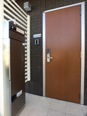 【玄関】 | クレインⅠ | 宅配ボックス付き・ＩＣカードキーの玄関