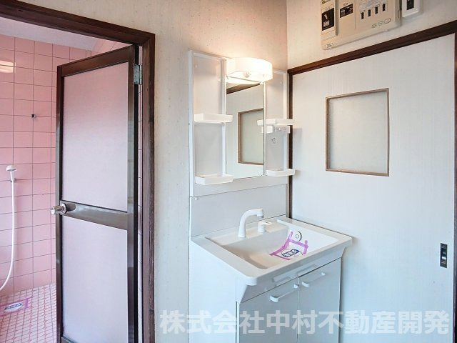 岩古曽貸家の洗面所