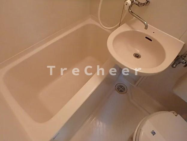 ハウスフローラルの浴室