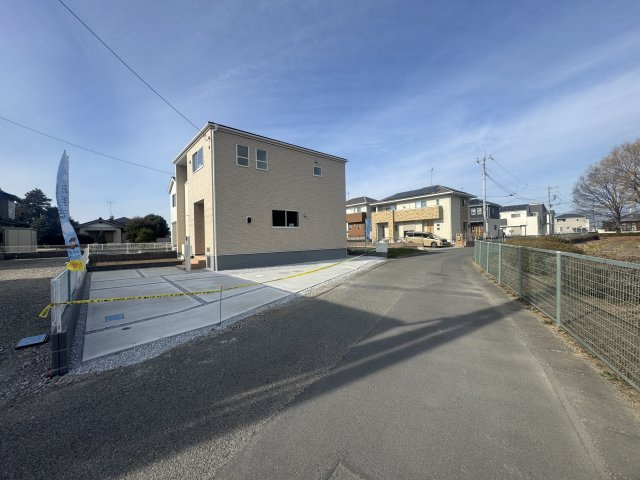 新築　伊勢崎市東小保方町第２　Livele Garden.S　2号棟の前面道路含む現地写真|現地写真　東側接道幅員約4.9ｍ	