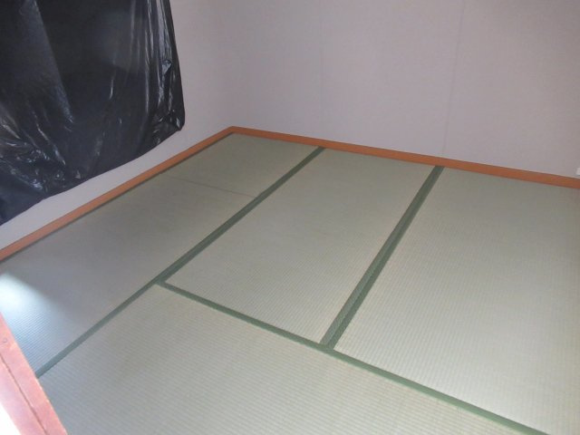 兵庫県公社　伊丹鴻池　３B号棟の和室|柔らかい畳が心地よい和室