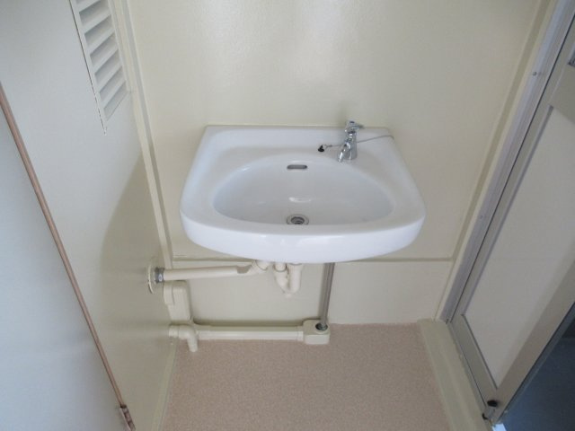 兵庫県公社　伊丹鴻池　３B号棟の洗面所|コンパクトで使いやすい洗面所