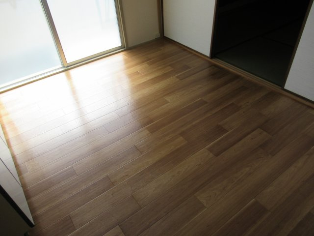 兵庫県公社　伊丹鴻池　３B号棟の居間・リビング|ゆったり過ごせる居間です