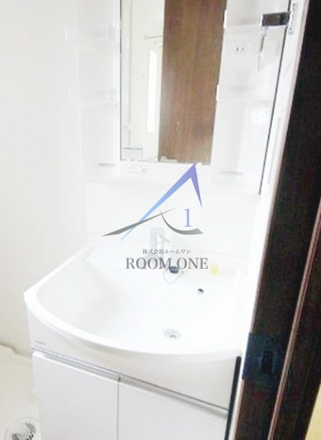 メゾンドコダチの洗面所|独立洗面台です。