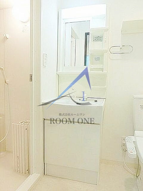 アベニール大塚の洗面所|独立洗面台です。