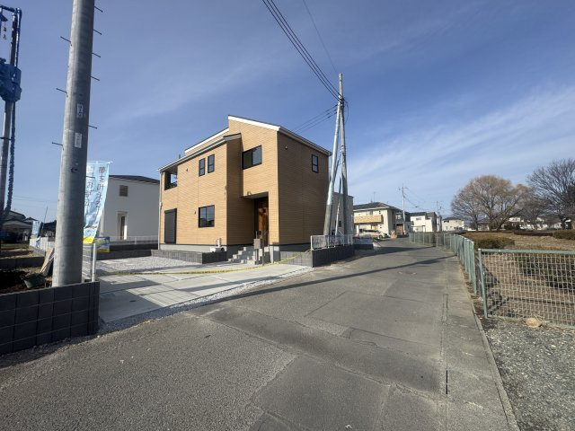 新築　伊勢崎市東小保方町第２　Livele Garden.S　3号棟の前面道路含む現地写真|現地写真　東側接道幅員約4.9ｍ	