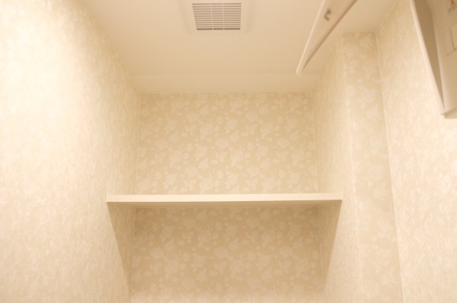 【トイレ】 | Luxe布施東２ | トイレのたっぷりとした収納スペースです
