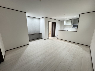 【居間・リビング】 | うるま市江洲（全2棟）ラスト1号棟 | 1号棟　LDK18帖♪カウンター付き♪