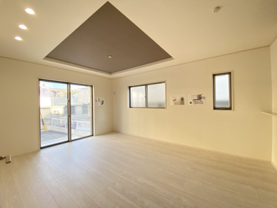 【居間・リビング】 | うるま市江洲（全2棟）ラスト1号棟 | ※同仕様写真です　