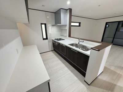 【キッチン】 | うるま市江洲（全2棟）ラスト1号棟 | 1号棟　カップボード＆パントリー＆ビルトイン食洗機付き♪