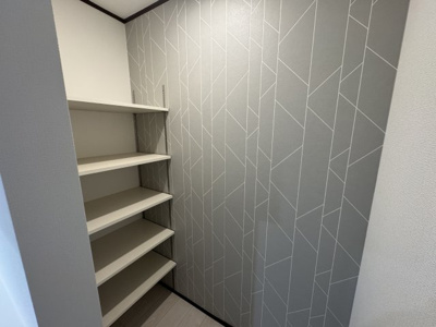 【キッチン】 | うるま市江洲（全2棟）ラスト1号棟 | 1号棟　パントリー付き♪