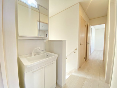 【独立洗面台】 | うるま市江洲（全2棟）ラスト1号棟 | ※同仕様写真です　2階洗面台付き♪